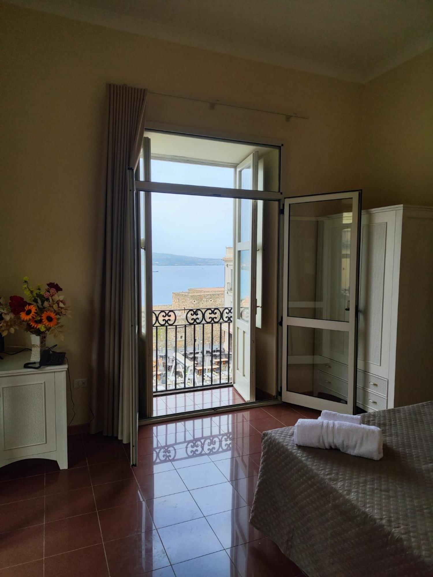 Hotel Della Piazza ปิซโซ ภายนอก รูปภาพ