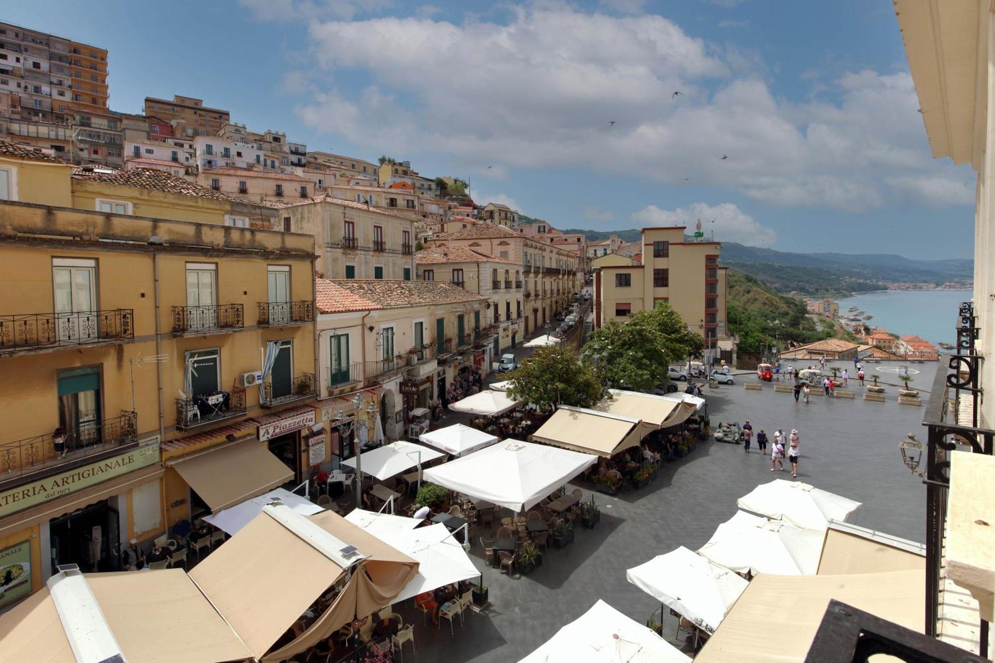Hotel Della Piazza ปิซโซ ภายนอก รูปภาพ