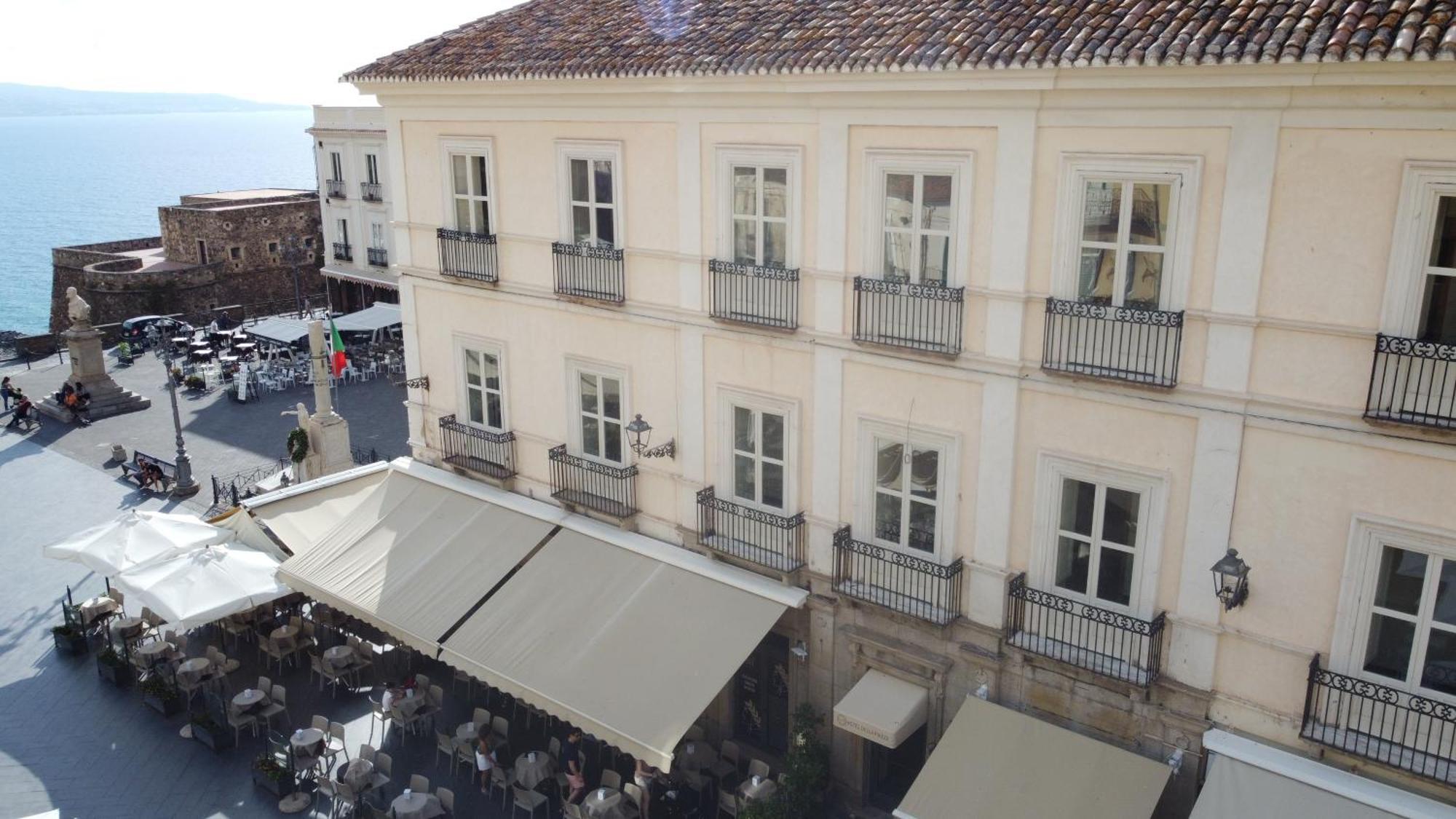 Hotel Della Piazza ปิซโซ ภายนอก รูปภาพ
