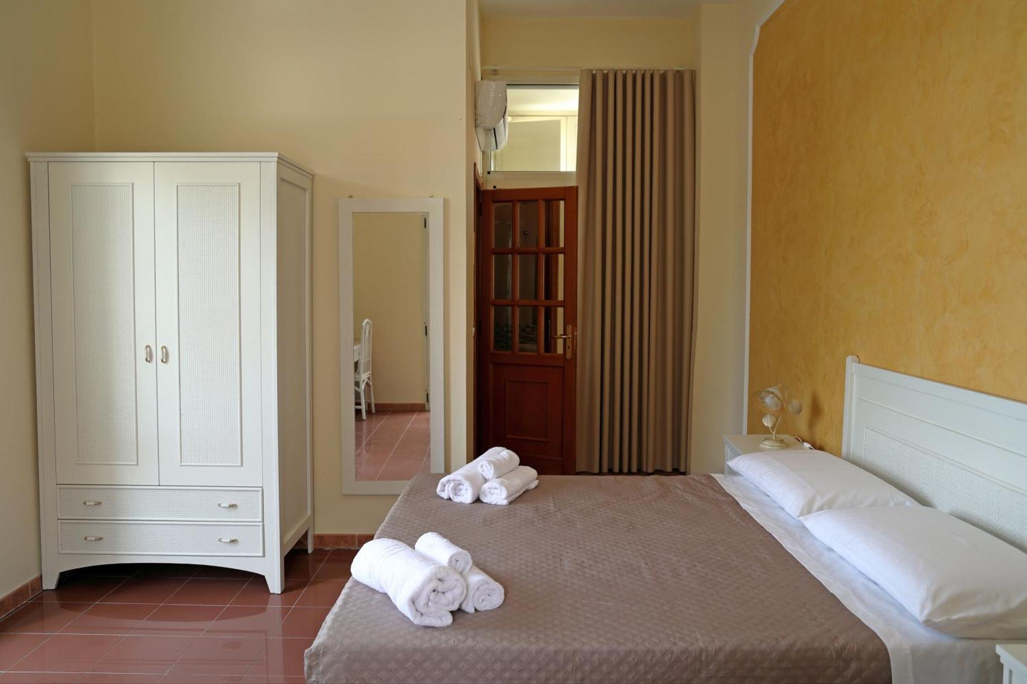 Hotel Della Piazza ปิซโซ ภายนอก รูปภาพ