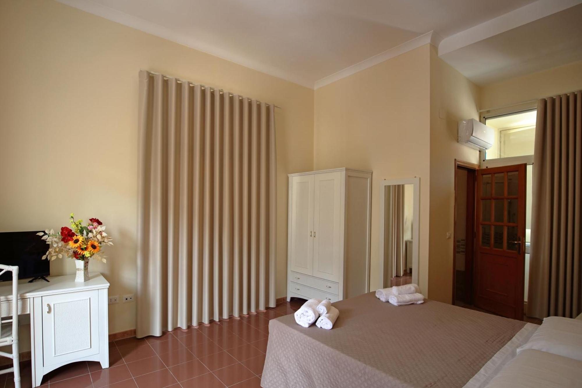 Hotel Della Piazza ปิซโซ ภายนอก รูปภาพ