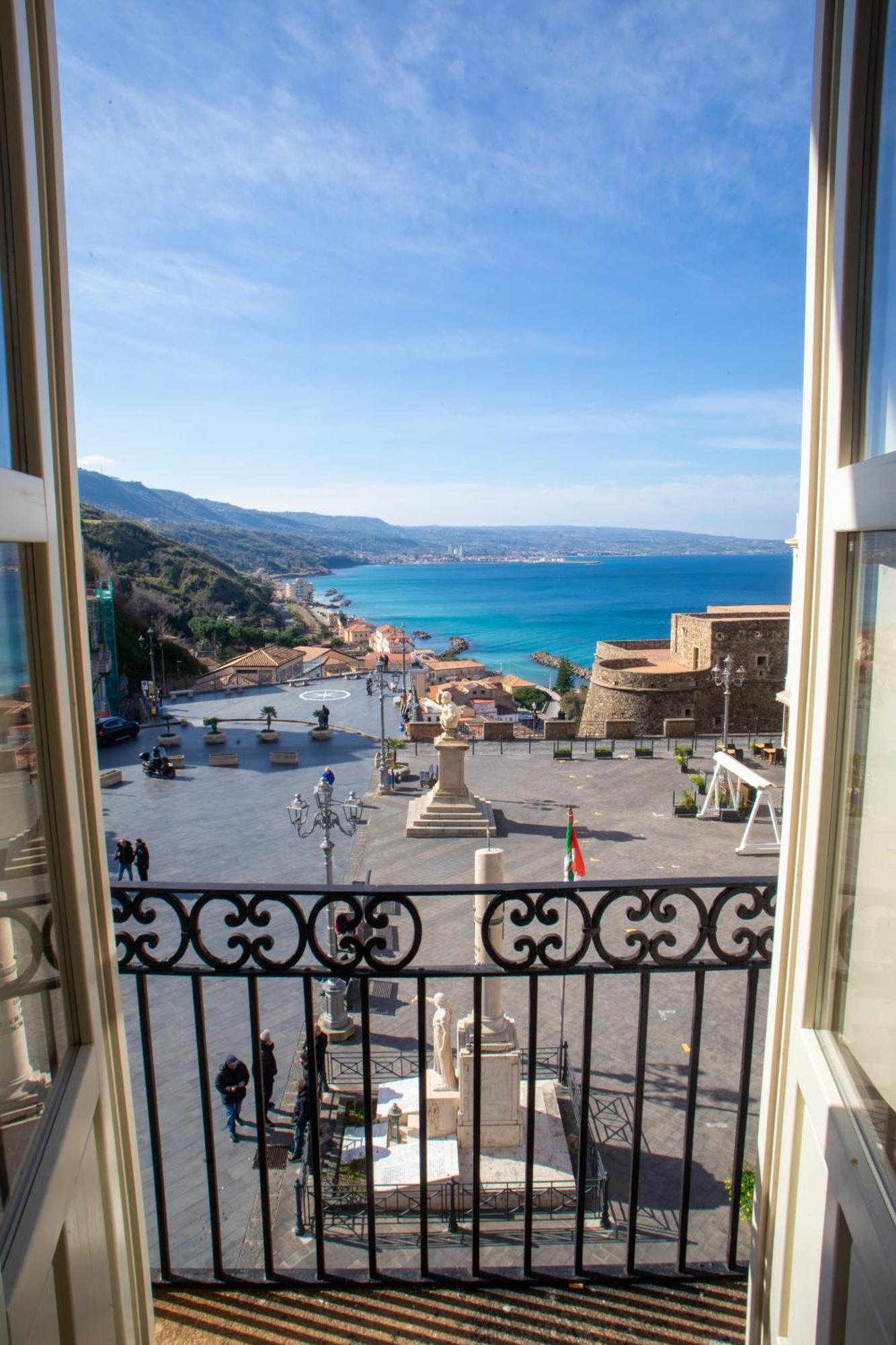 Hotel Della Piazza ปิซโซ ภายนอก รูปภาพ