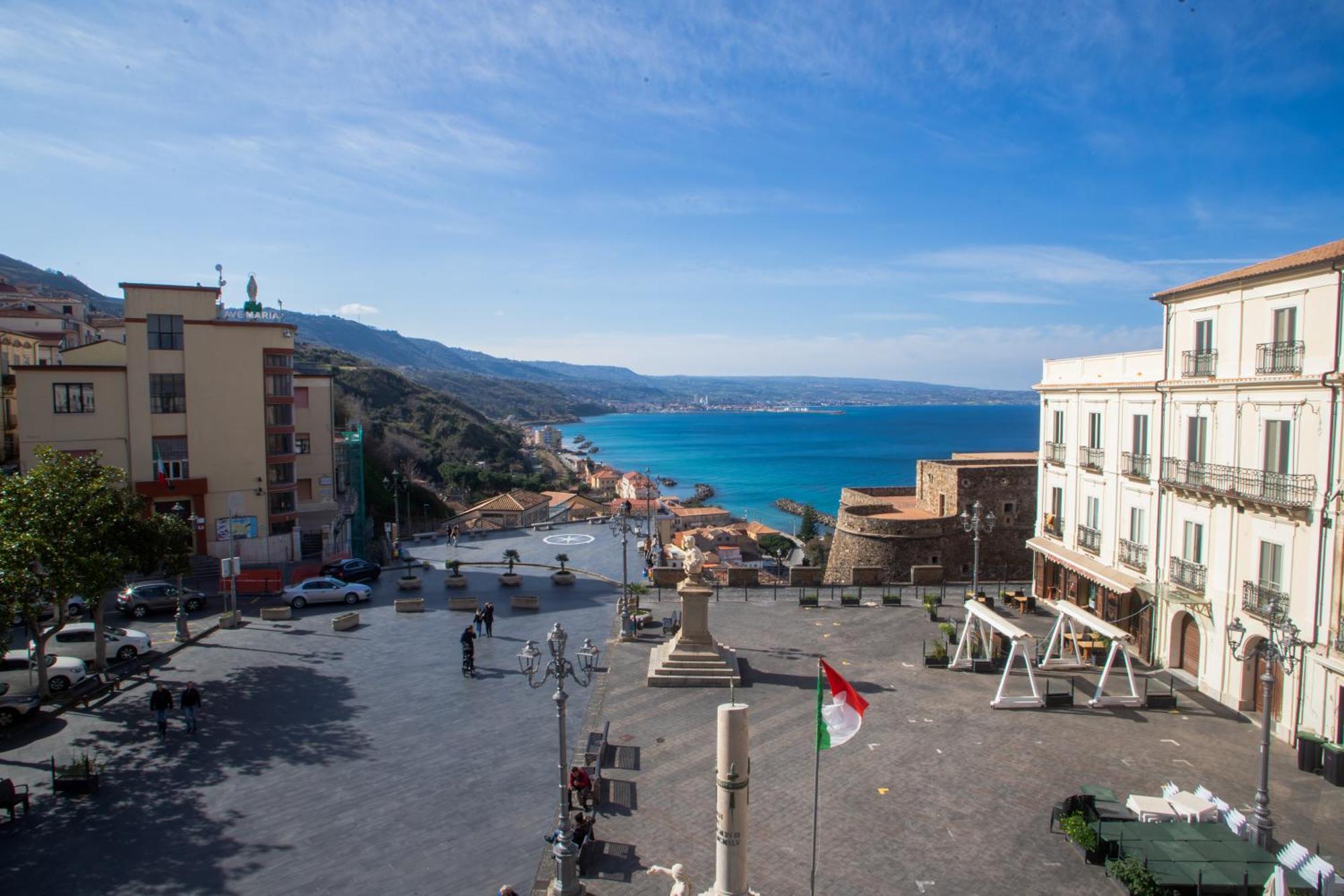 Hotel Della Piazza ปิซโซ ภายนอก รูปภาพ