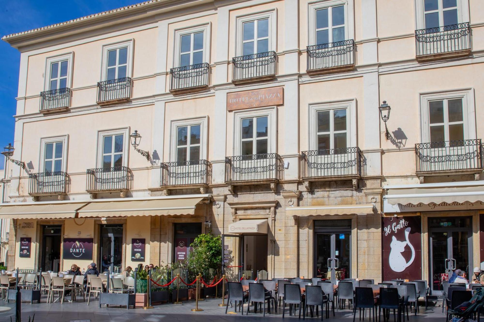 Hotel Della Piazza ปิซโซ ภายนอก รูปภาพ