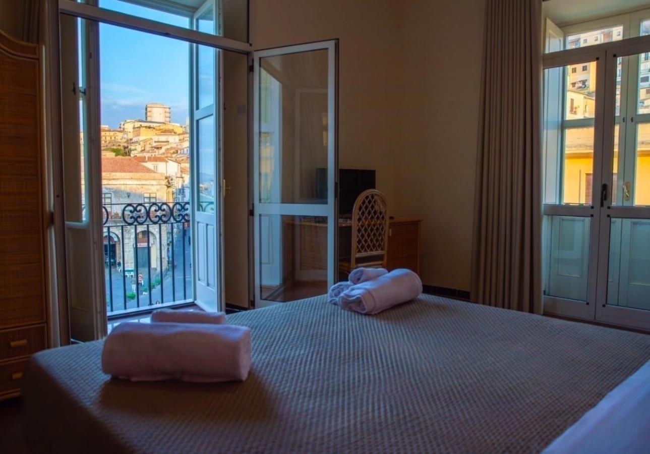 Hotel Della Piazza ปิซโซ ภายนอก รูปภาพ